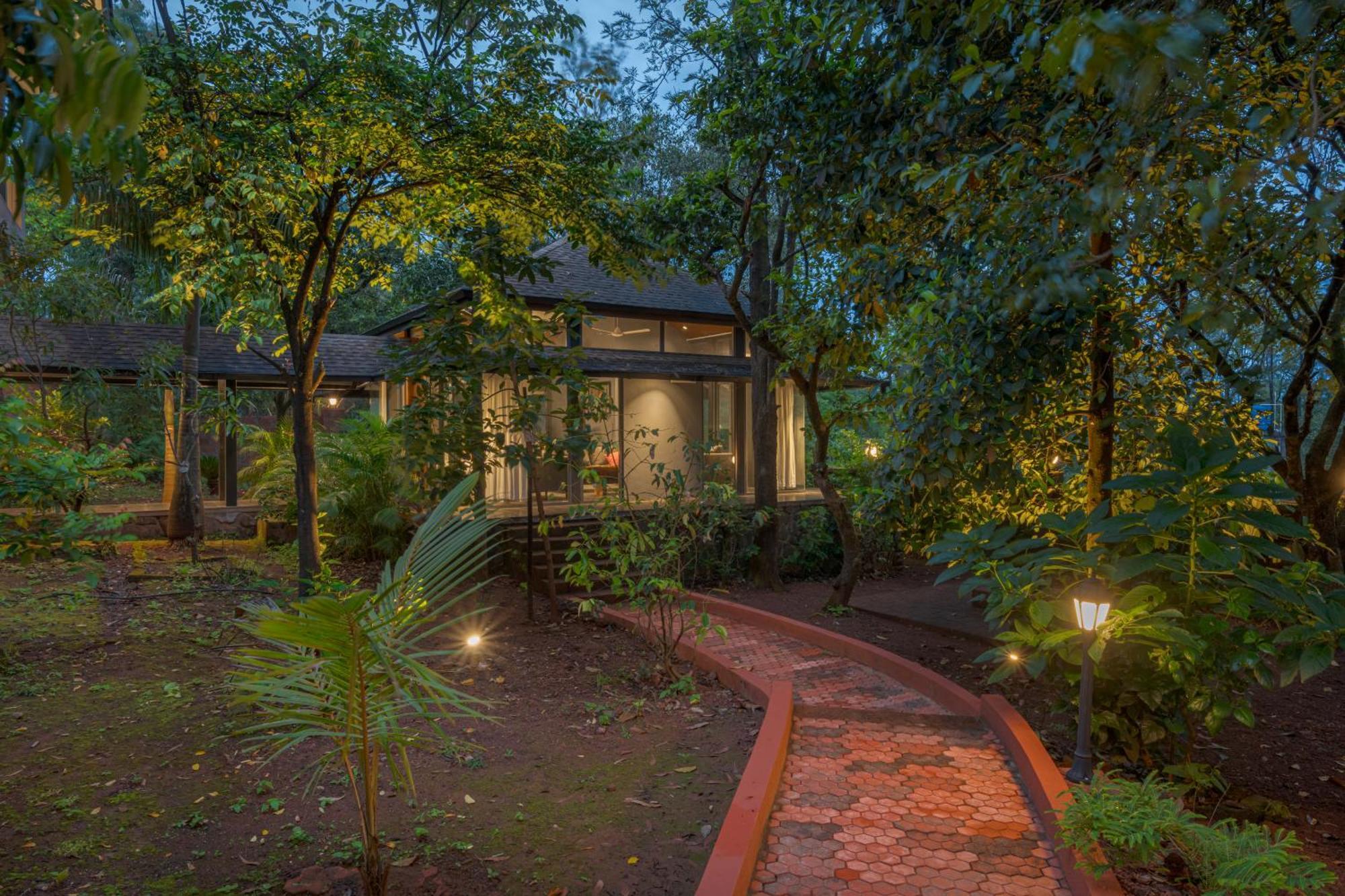 Saffronstays The Glasshouse, Panchgani - Beautiful Glass Villa For Couples Екстериор снимка