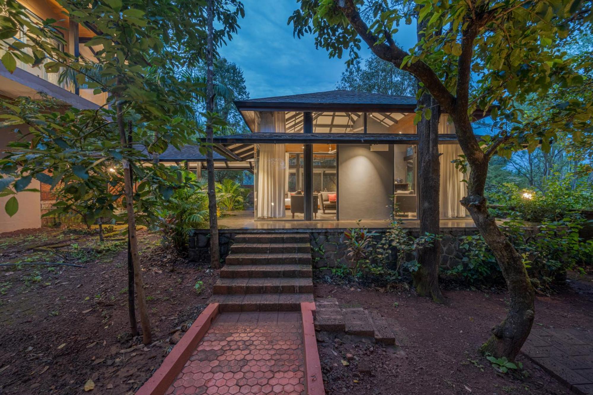 Saffronstays The Glasshouse, Panchgani - Beautiful Glass Villa For Couples Екстериор снимка